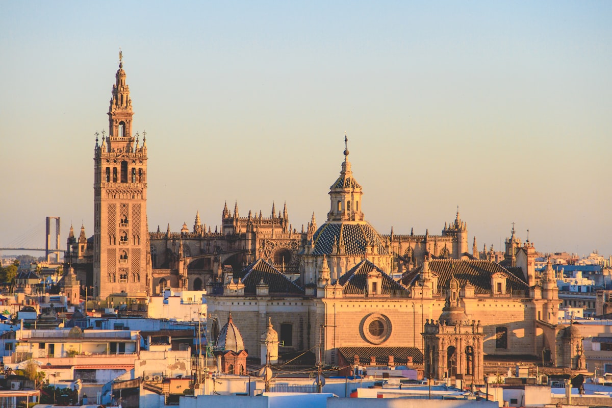 İspanya 14 Günlük Büyük Tur Rotası: Madrid, Toledo, Córdoba, Sevilla, Granada, Valensiya ve Barselona (2026)